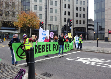 "File:London November 23 2018 (23) Extinction Rebellion Protest Tower Hill.jpg" by DAVID HOLT is licensed under CC BY 2.0.